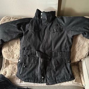 Women’s north face M grey ski jacket perfect condition .  Style 600 Hyvent